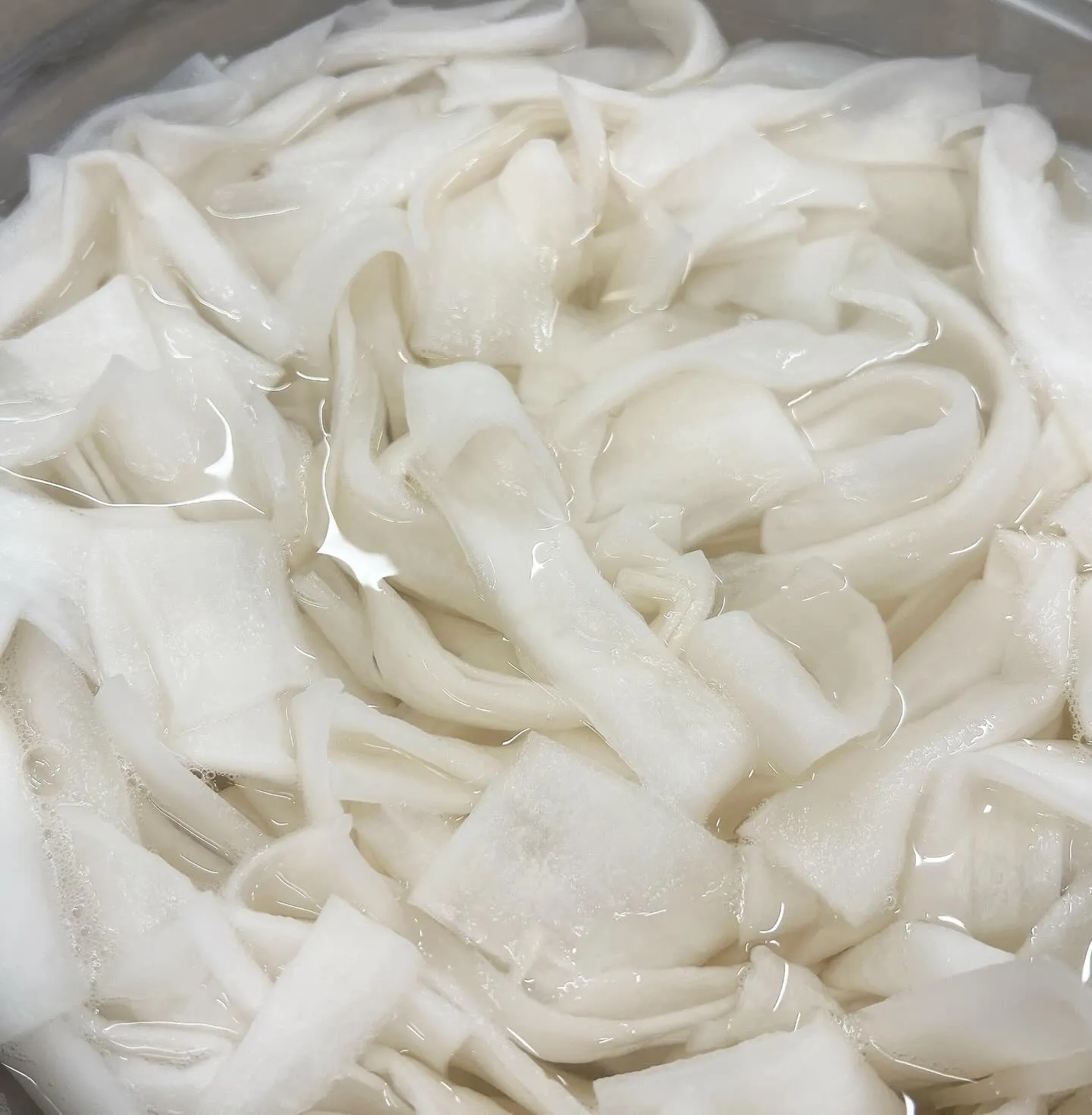 かんぴょうを丁寧に戻し、甘辛く炊き上げました。