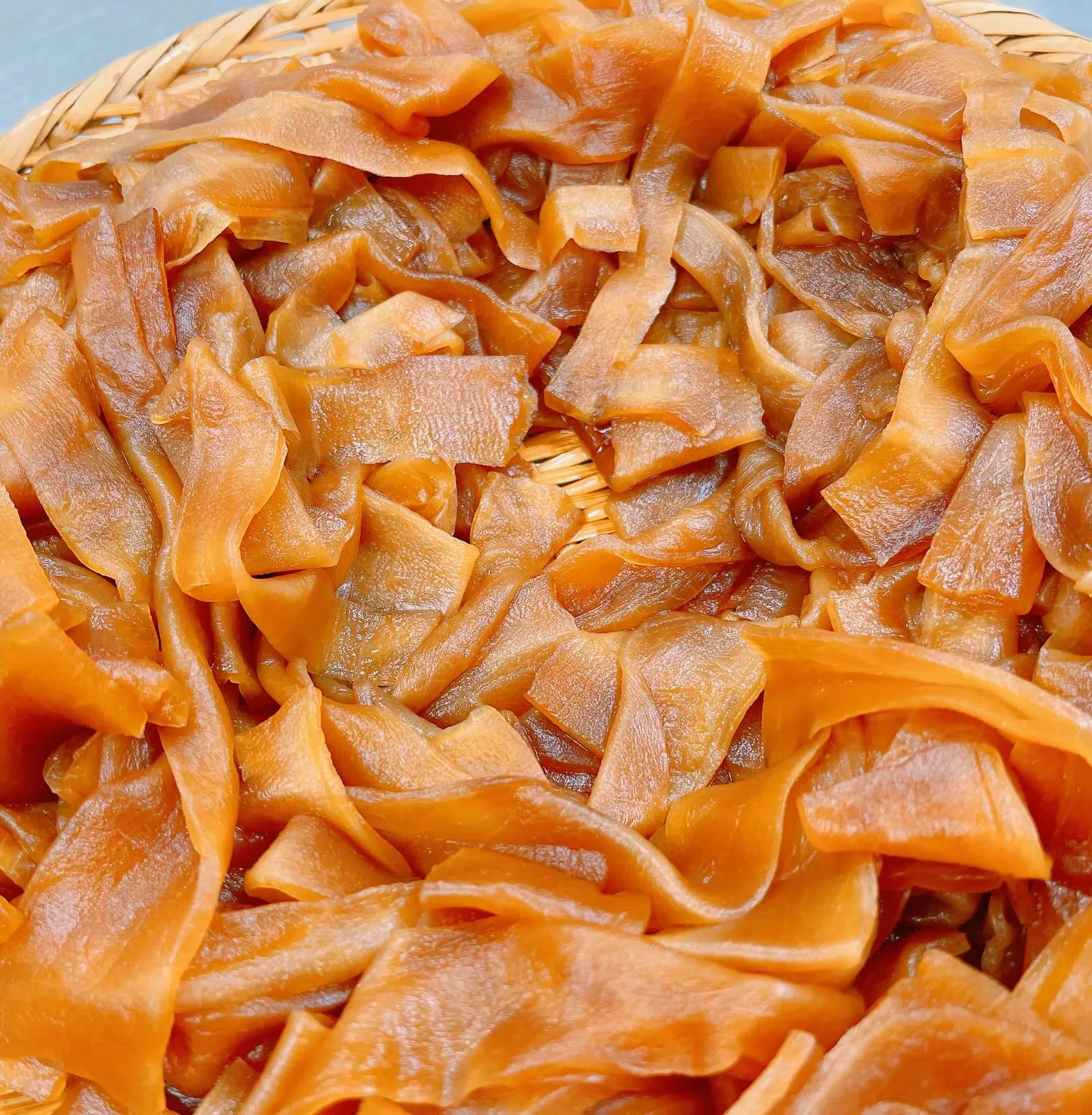 かんぴょうを丁寧に戻し、甘辛く炊き上げました。