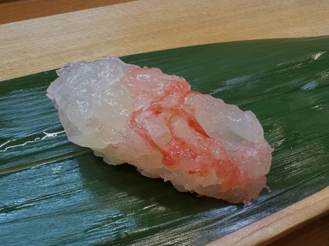 伊勢えび入荷中！お刺身の他、握り🍣・焼き・塩茹でなどご注文に...
